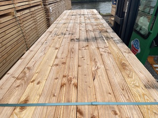 Ca. 84x Douglas regels fijnbezaagd, 45x75mm, lengte 400cm